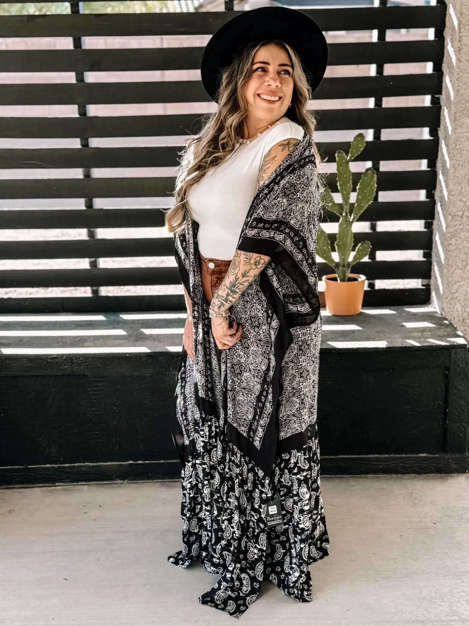 Paisley Dream Paisley Tapestry Free Flow Kimono - Black