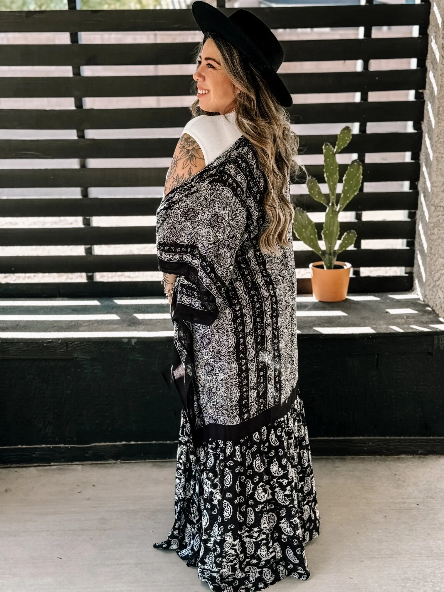 Paisley Dream Paisley Tapestry Free Flow Kimono - Black